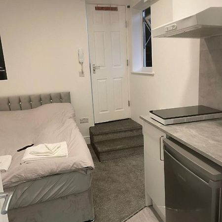Luton Short Term Lets - Cardiff Road Apartment ภายนอก รูปภาพ