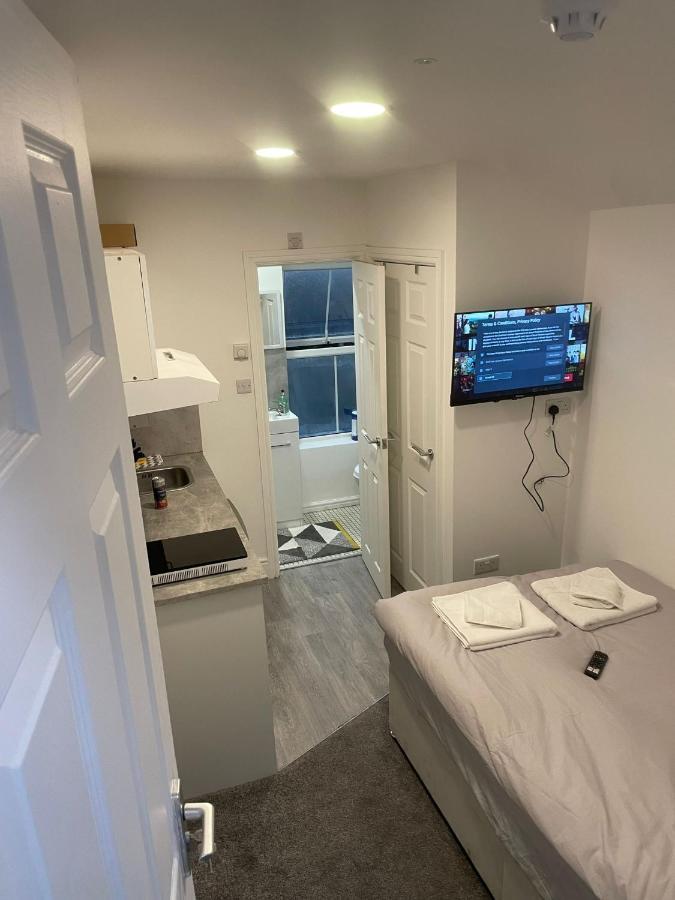 Luton Short Term Lets - Cardiff Road Apartment ภายนอก รูปภาพ