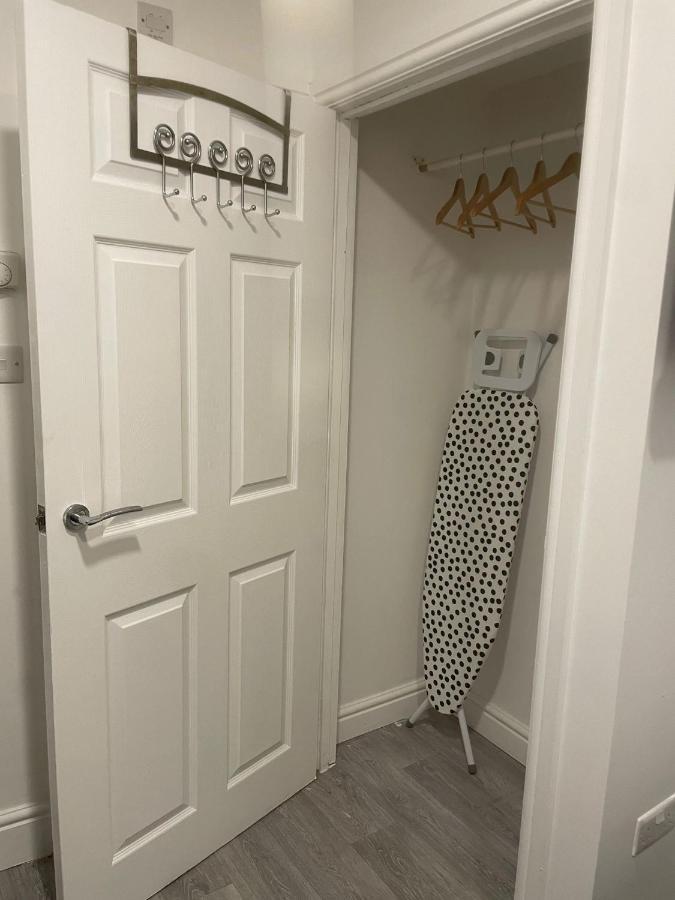 Luton Short Term Lets - Cardiff Road Apartment ภายนอก รูปภาพ