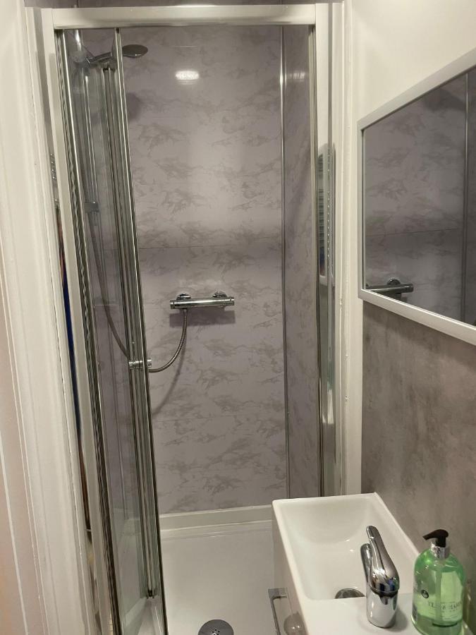 Luton Short Term Lets - Cardiff Road Apartment ภายนอก รูปภาพ