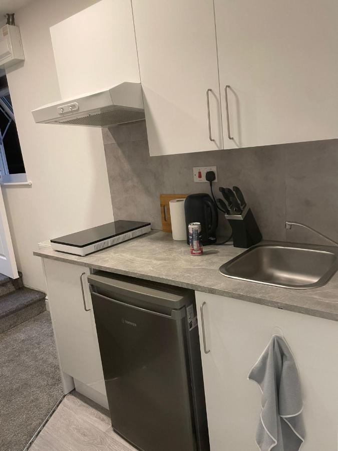 Luton Short Term Lets - Cardiff Road Apartment ภายนอก รูปภาพ
