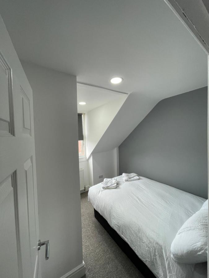 Luton Short Term Lets - Cardiff Road Apartment ภายนอก รูปภาพ
