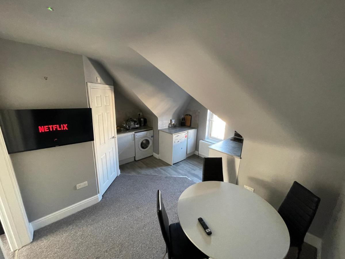 Luton Short Term Lets - Cardiff Road Apartment ภายนอก รูปภาพ