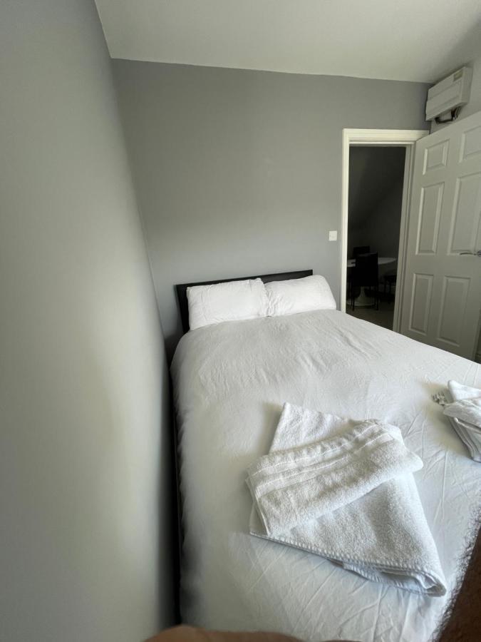 Luton Short Term Lets - Cardiff Road Apartment ภายนอก รูปภาพ