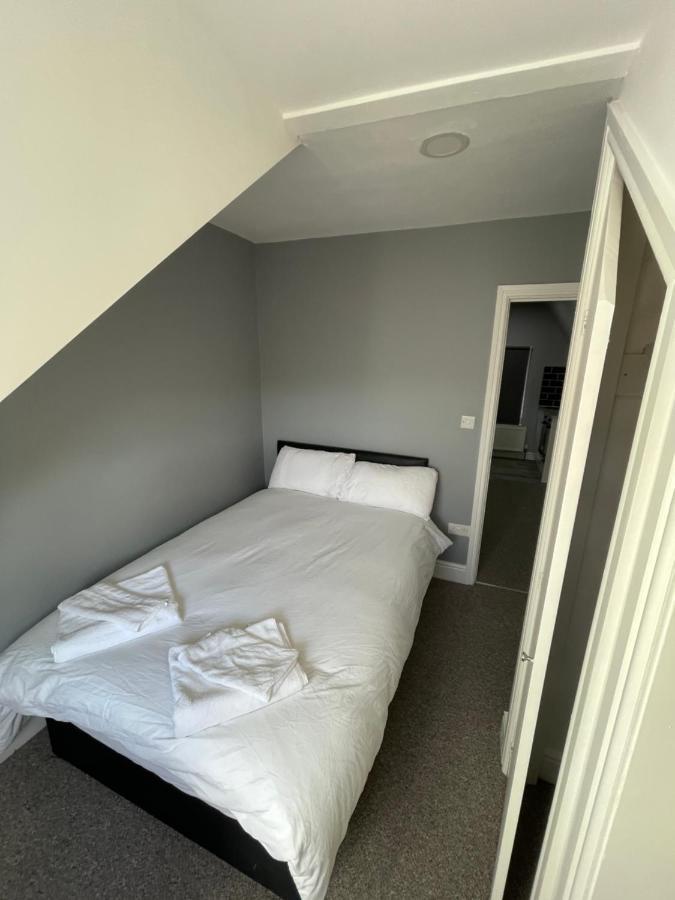 Luton Short Term Lets - Cardiff Road Apartment ภายนอก รูปภาพ