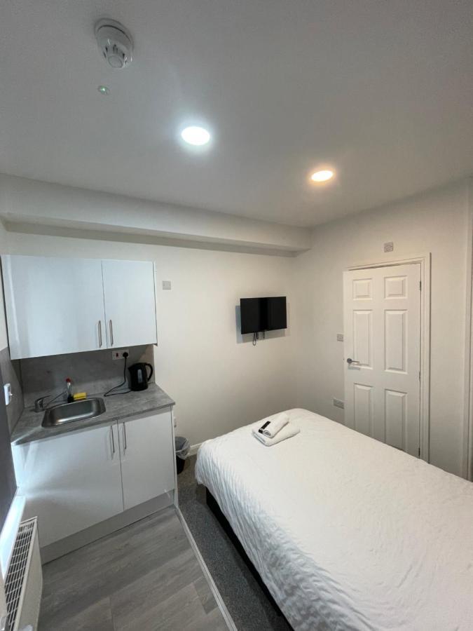 Luton Short Term Lets - Cardiff Road Apartment ภายนอก รูปภาพ
